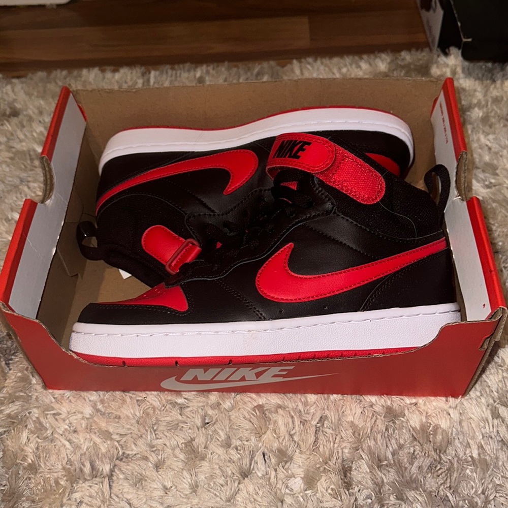 Nike court borough mid 2